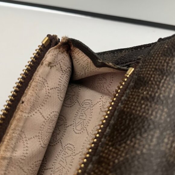 Michael Kors MK Signature Monogram Wallet with Gold Tone Plate Logo & Pullout - Picture 7 of 13